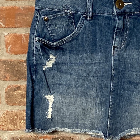 Elle Sz 2 distress jean skirt - Picture 2 of 8